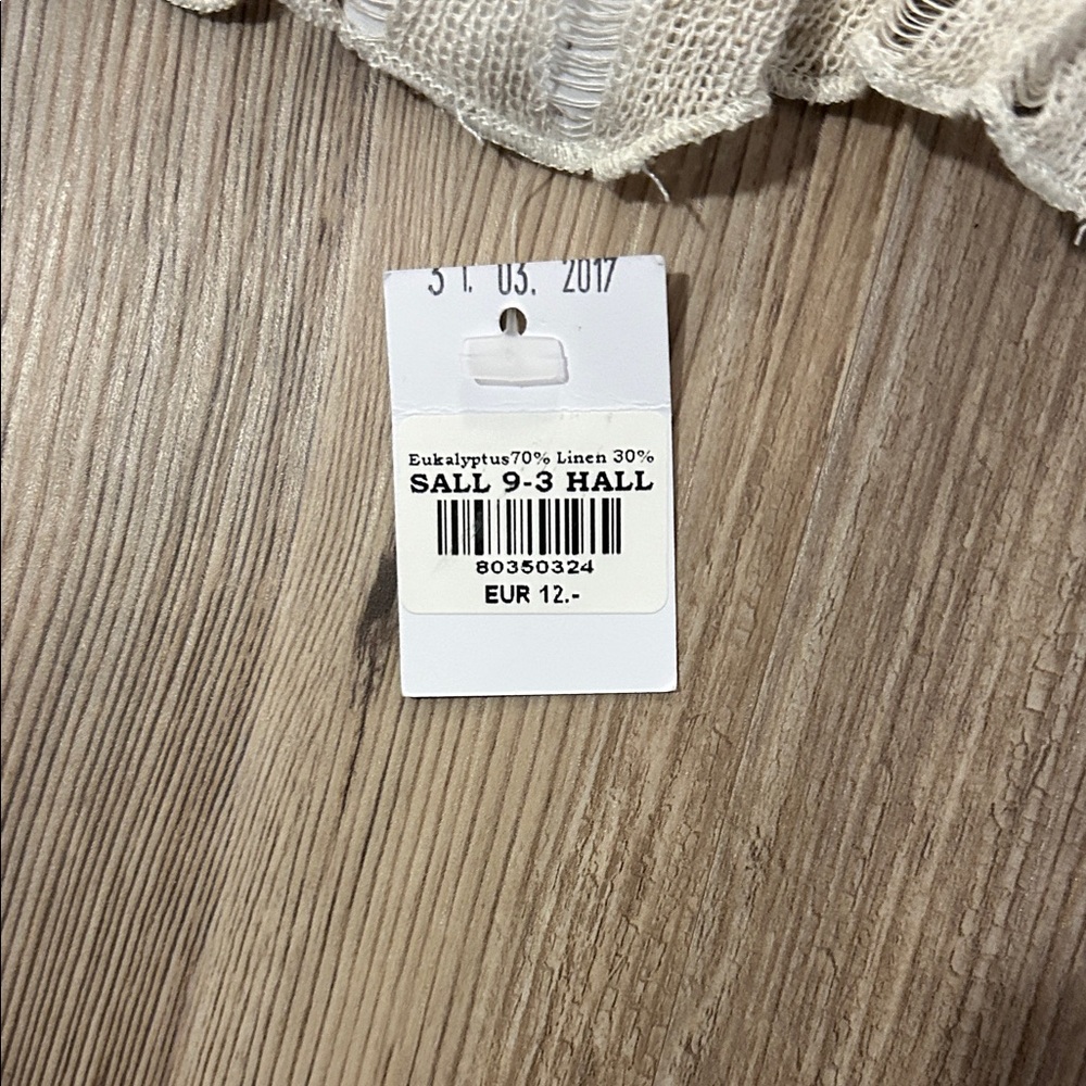 Chic Beige Ribbed Scarf - Picture 3 of 4